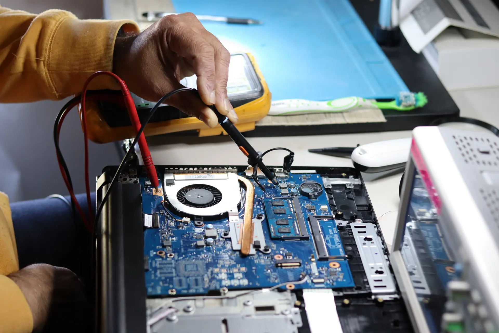 3.3/5 Volt Laptop Motherboard fault Finding.
Melbourne - Australia.